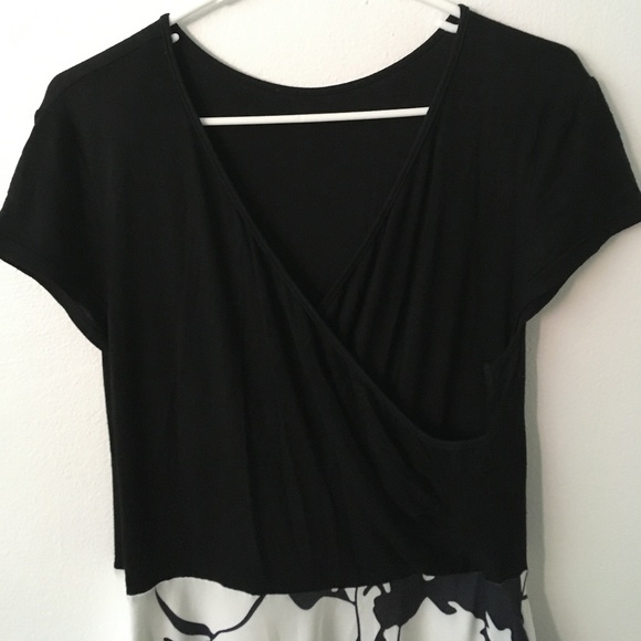 V-shape dress - Picture 2 of 2